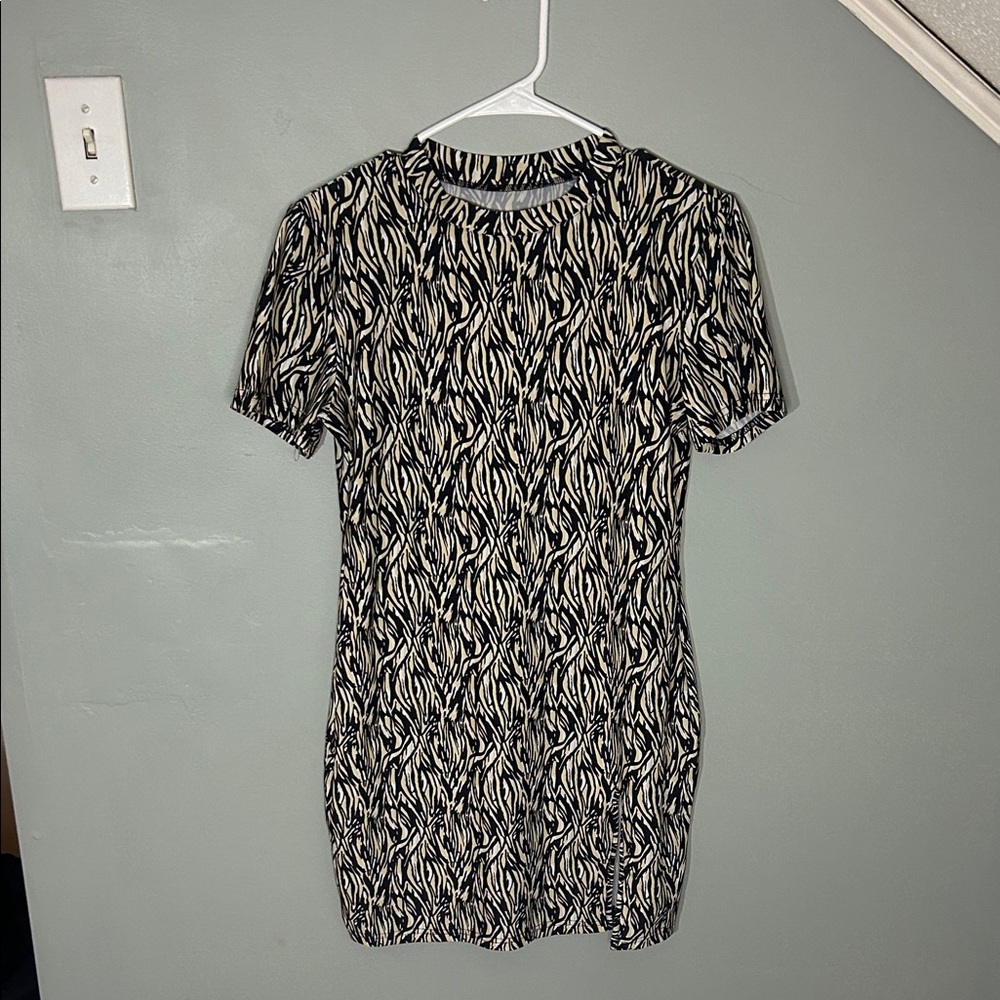 Animal Print Bodycon Womenโs Midi Dress with Sexy Slit